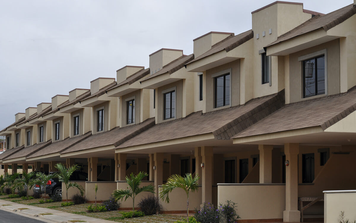 Casa con tejas Earthtone Cedar - /