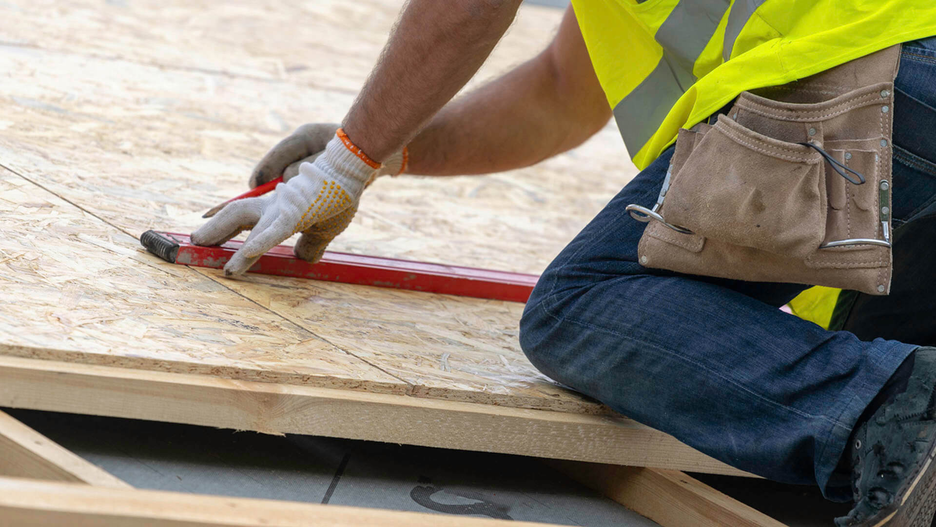 5 Red Flags que debes vigilar mientras instalan tu teja asfáltica IKO (y cómo evitarlas)