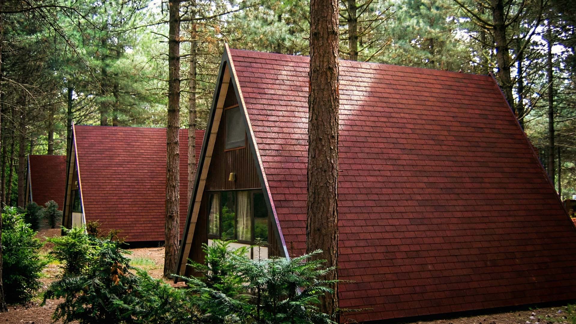 Techo inclinado cubierto con teja asfáltica IKO