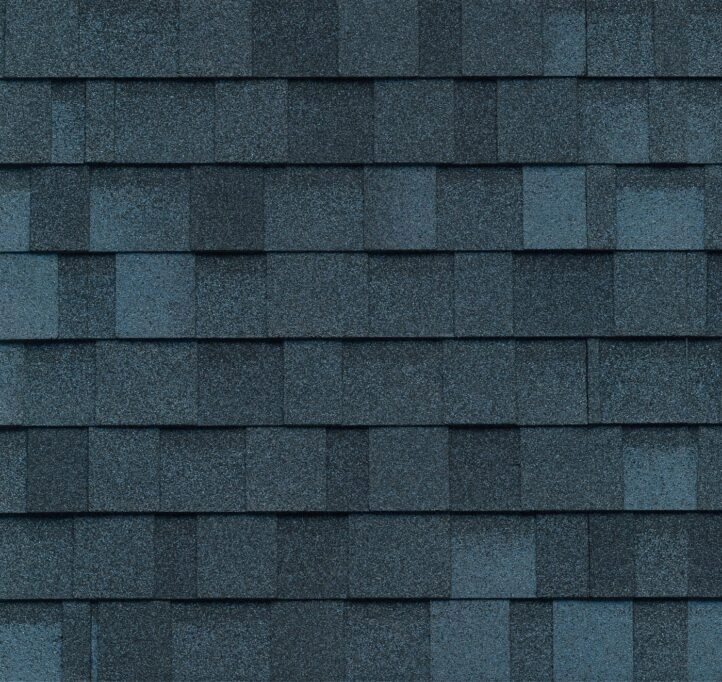 Textura y mezcla de gránulos de teja asfáltica IKO color Atlantic Blue